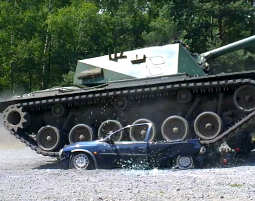 osnabrueck-carcrashing-panzer
