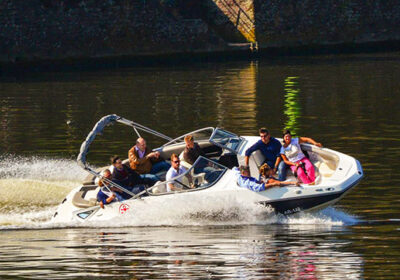 Speedboat-Tour auf dem Main für bis zu 12 Personen